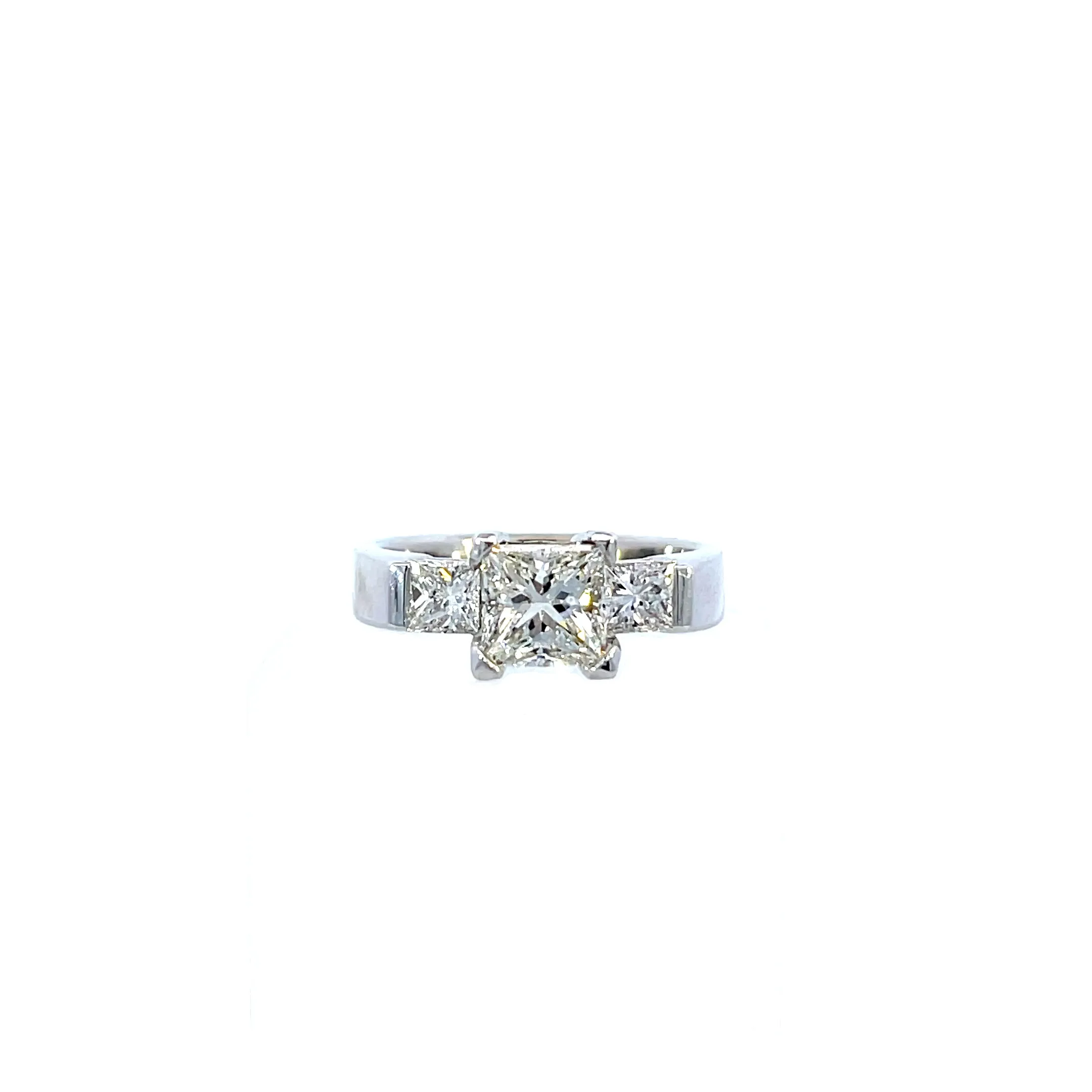 14KW Three Stone Engagement Ring-j31008