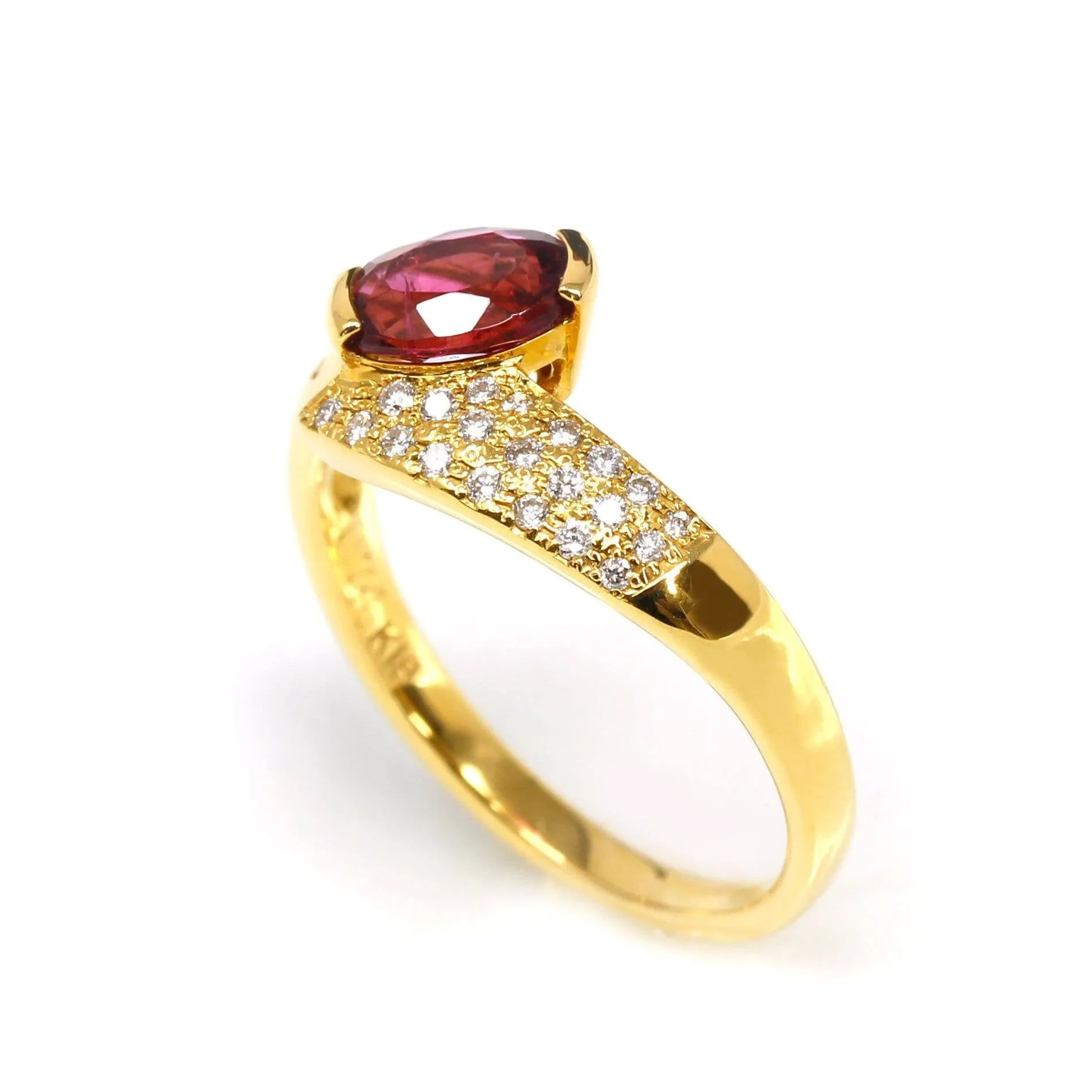 18k Yellow Gold Natural Oval Ruby Diamond Anniversary Ring