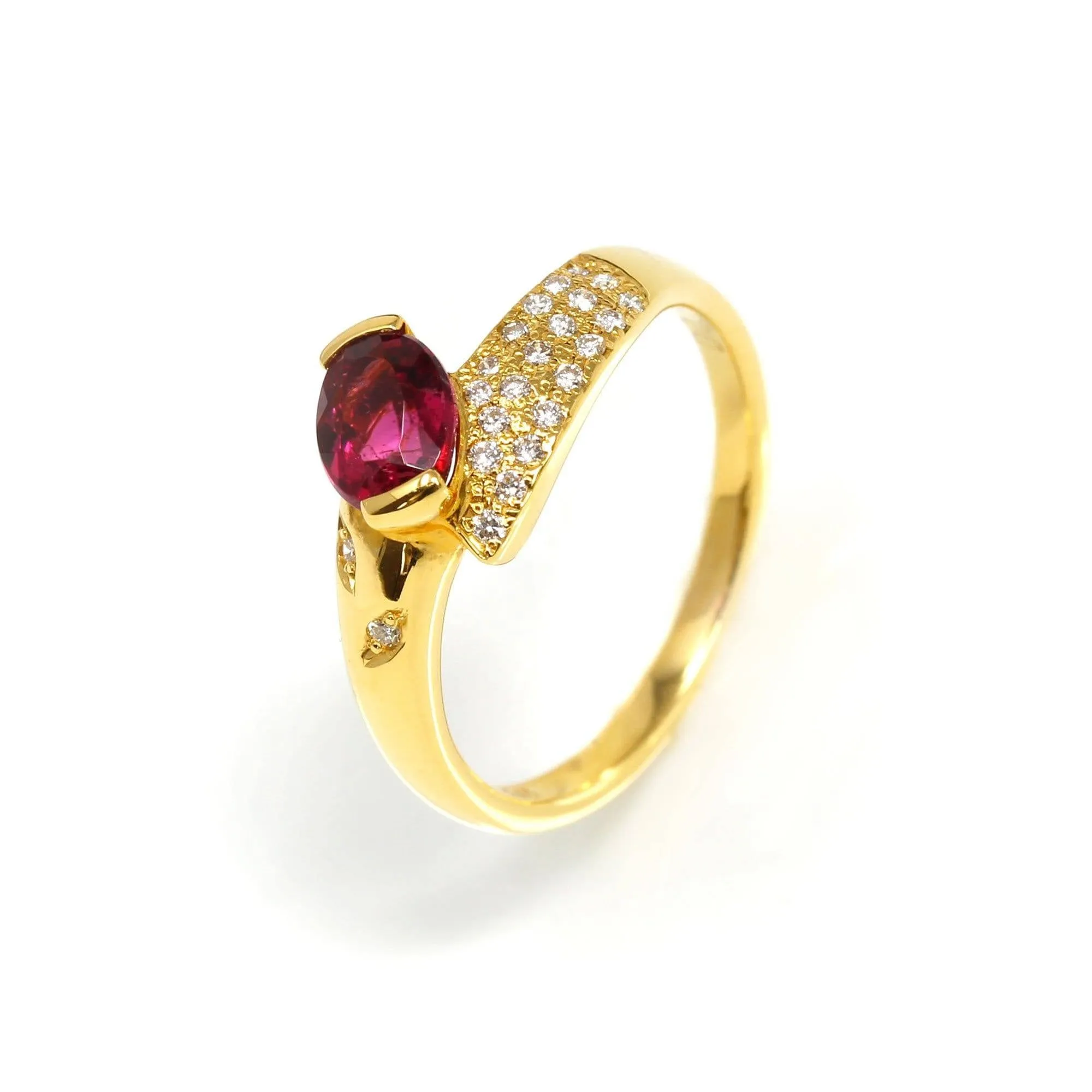 18k Yellow Gold Natural Oval Ruby Diamond Anniversary Ring