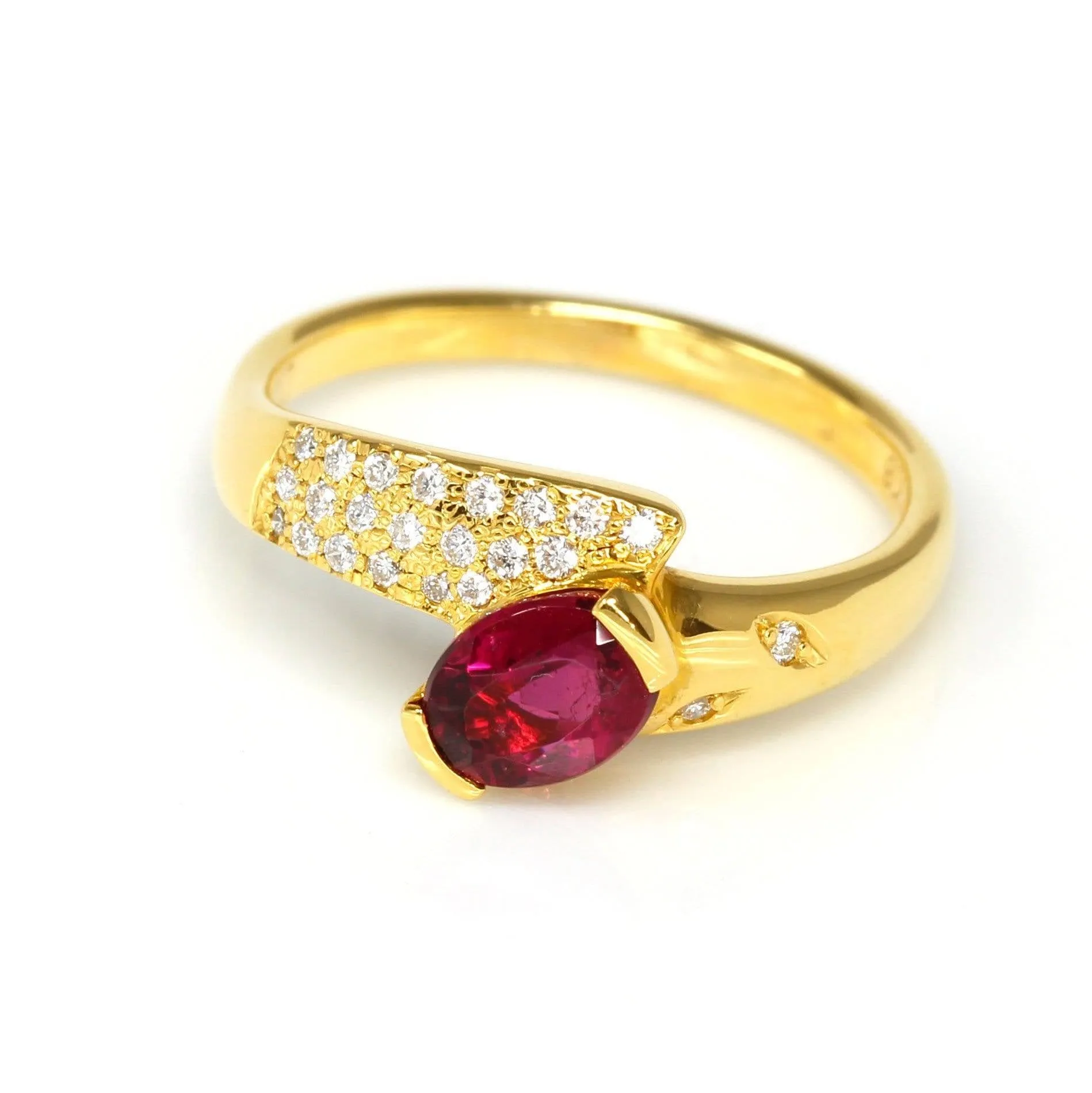 18k Yellow Gold Natural Oval Ruby Diamond Anniversary Ring