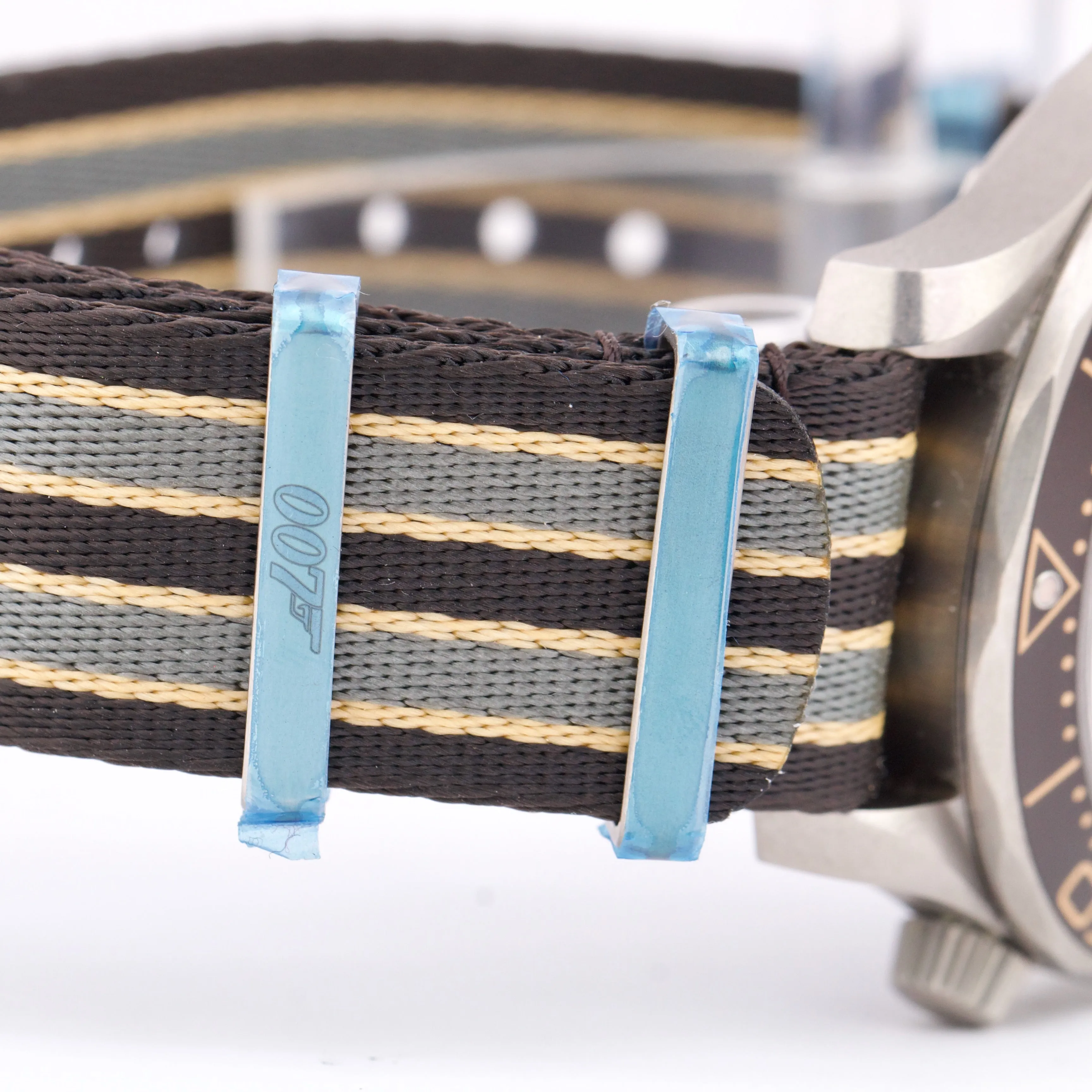 2021 PAPERS Omega Seamaster 007 James Bond Titanium 210.92.42.20.01.001 B P