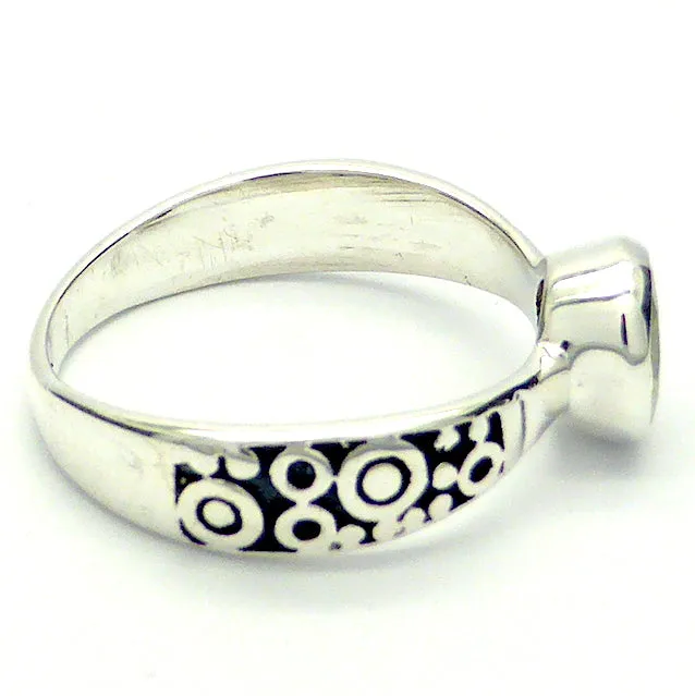 Peridot Ring, Round Faceted Gem, 925 Silver gd2
