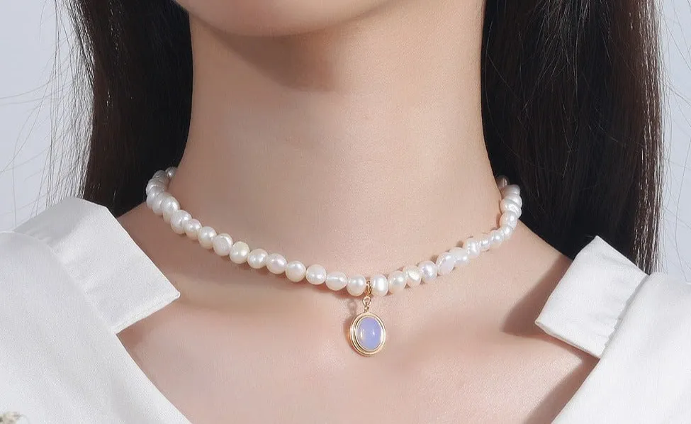 Round Medal Pearl Necklace